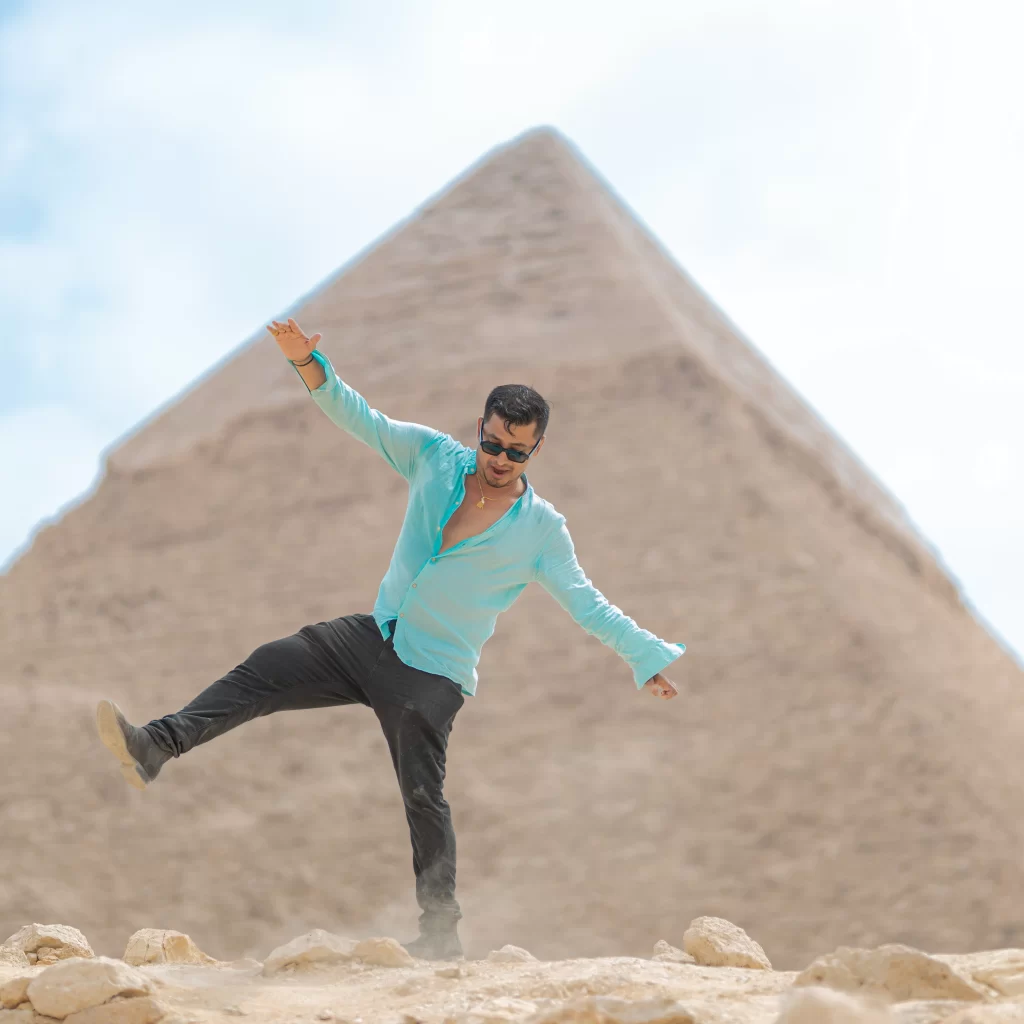 Exclusive Photo Session with a Pro Photographer at Giza Pyramids