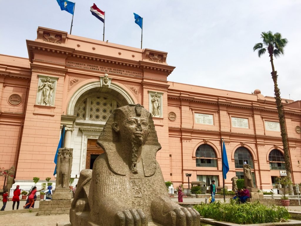 Giza Pyramids and Egyptian Museum Day Tour