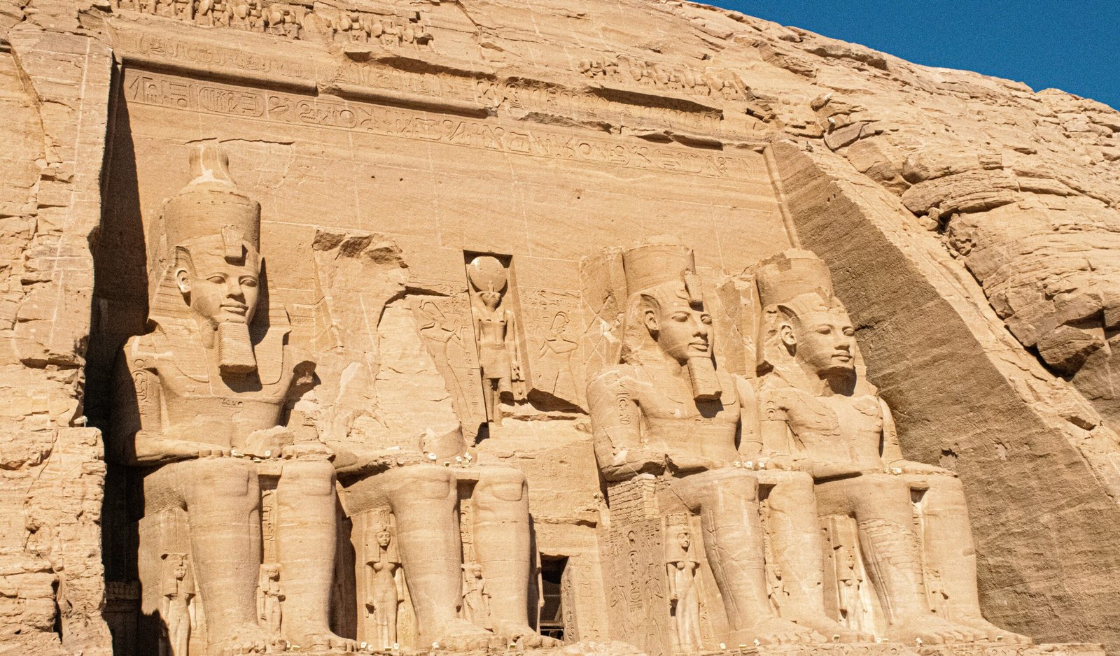 Enjoy your private day tour to Abu Simbel from Aswan by car
